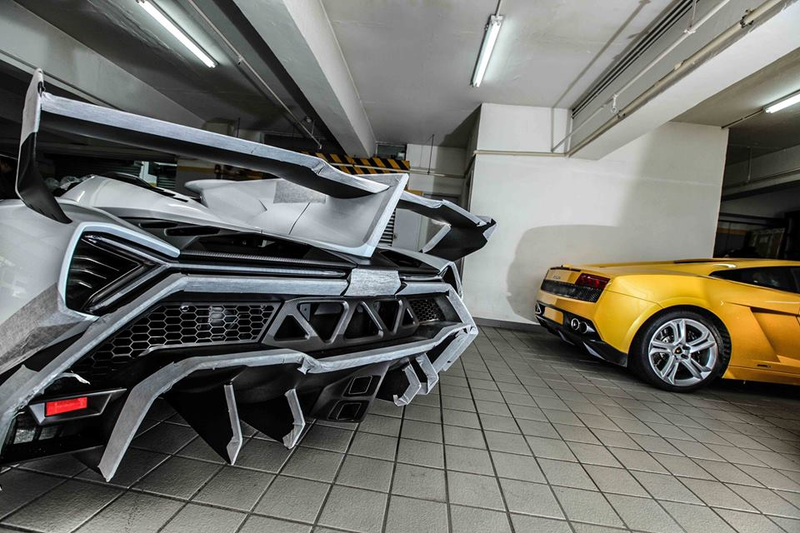 Illustration for article titled One Of The $4.6M Lamborghini Veneno Roadsters Just Landed In Hong Kong